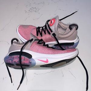 Nike size 7.5 women’s shoes